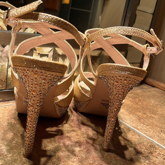 NWT Gold & Rhinestone Platform Heels - Picture 6 of 10